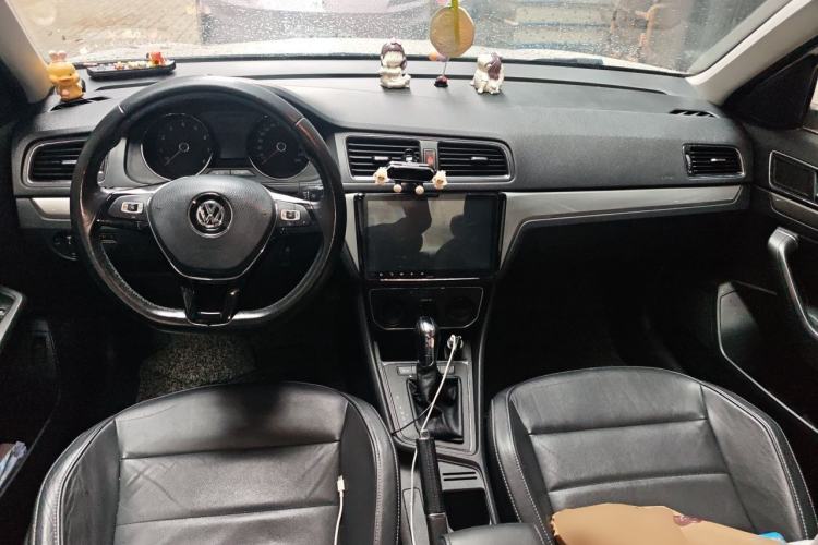 Used Volkswagen Lavida 2015 1.6L Automatic Comfort Edition Center Console