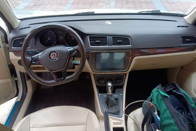 Used Volkswagen Lavida 2015 230TSI DSG Comfort Edition Center Console