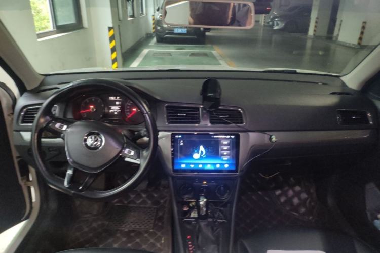 Used Volkswagen Lavida 2015 1.6L Automatic Fashion Edition Center Console