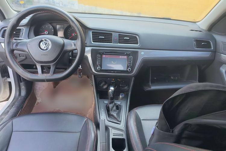 Used Volkswagen Lavida 2015 1.6L Automatic Fashion Edition Center Console