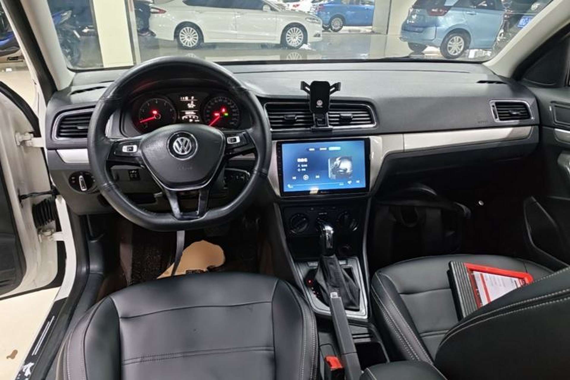 Used Volkswagen Lavida 2015 1.6L Automatic Fashion Edition Center Console
