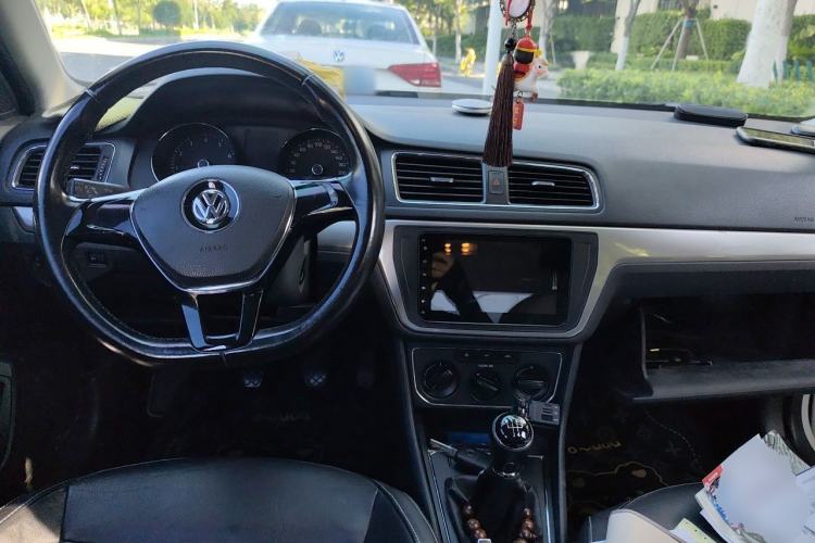 Used Volkswagen Lavida 2015 1.6L Manual Comfort Edition Center Console