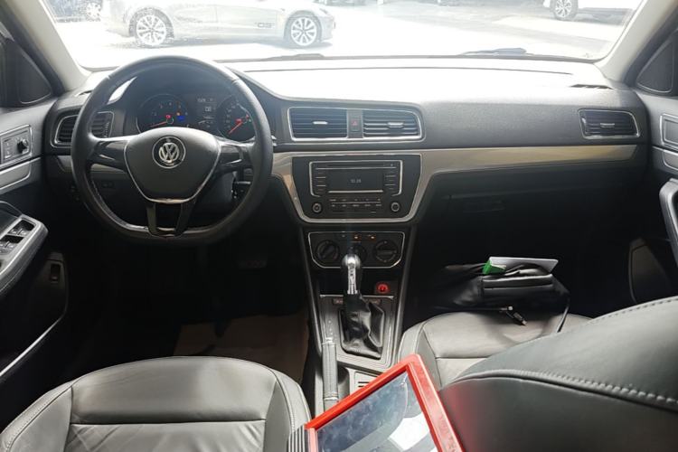 Used Volkswagen Lavida 2015 1.6L Automatic Comfort Edition Center Console