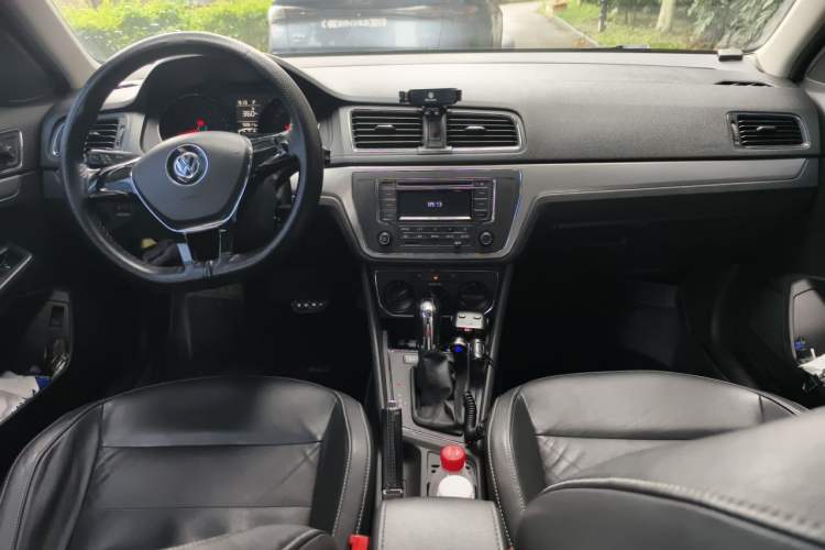 Used Volkswagen Lavida 2015 1.6L Automatic Comfort Edition Center Console