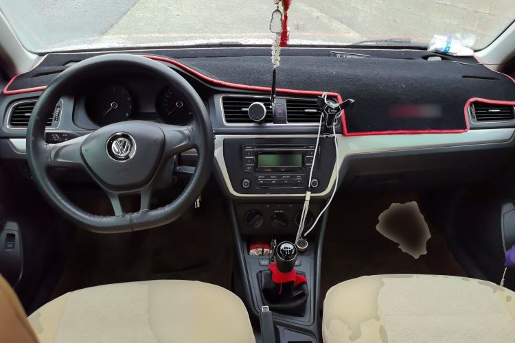 Used Volkswagen Lavida 2015 1.6L Manual Fashion Edition Center Console