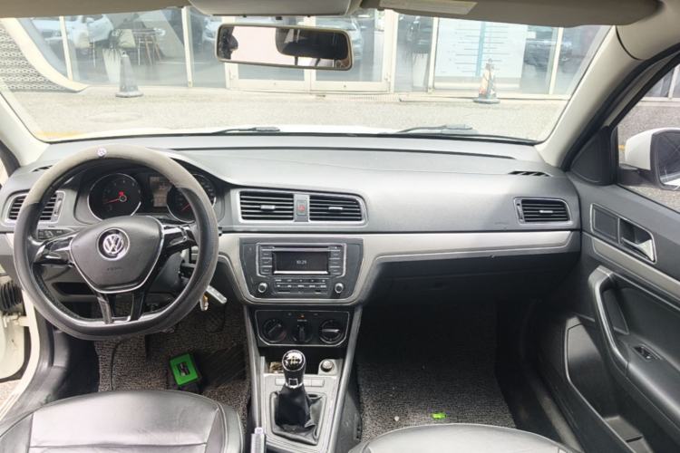 Used Volkswagen Lavida 2015 1.6L Manual Comfort Edition Center Console