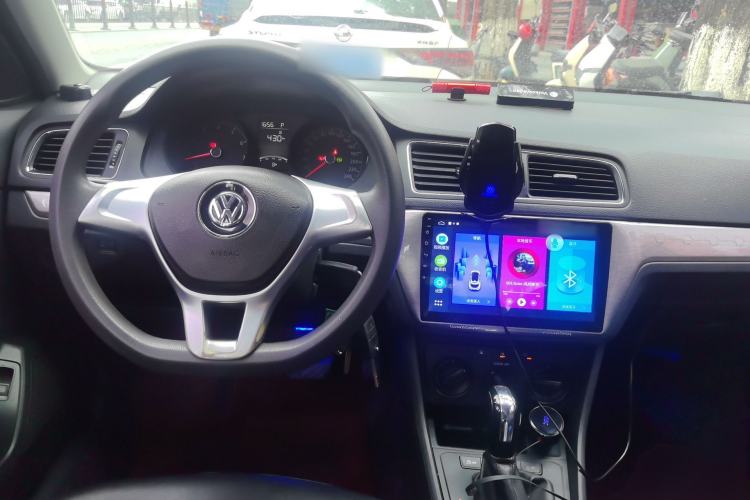 Used Volkswagen Lavida 2015 1.6L Automatic Fashion Edition Center Console