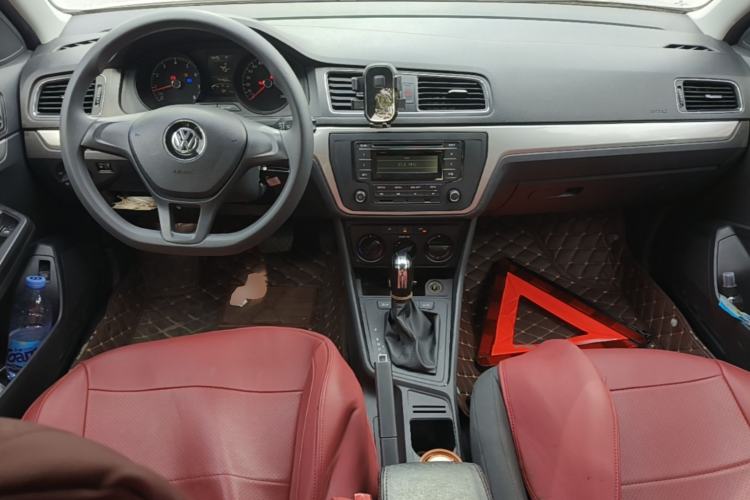Used Volkswagen Lavida 2015 1.6L Automatic Fashion Edition Center Console