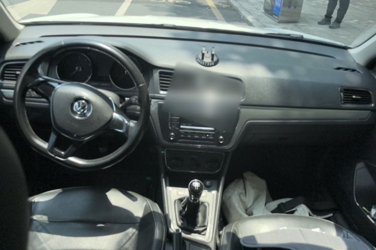Used Volkswagen Lavida 2015 1.6L Manual Comfort Edition Center Console