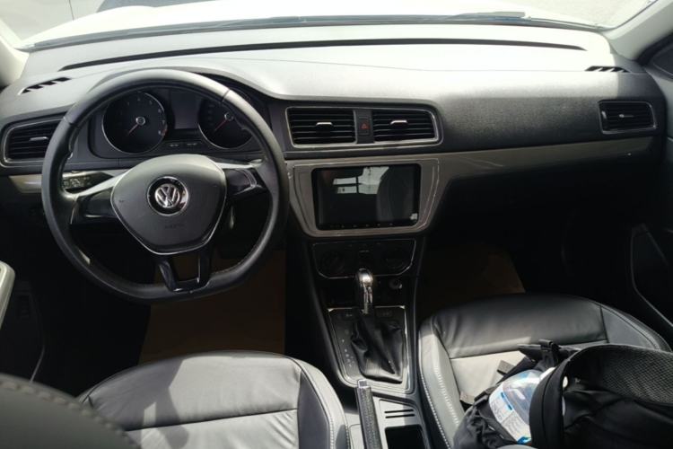 Used Volkswagen Lavida 2015 1.6L Automatic Comfort Edition Center Console