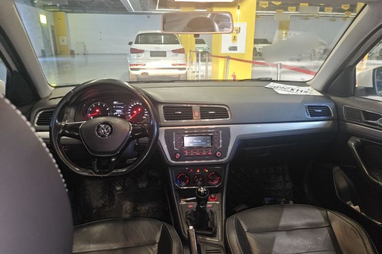 Used Volkswagen Lavida 2015 1.6L Manual Comfort Edition Center Console