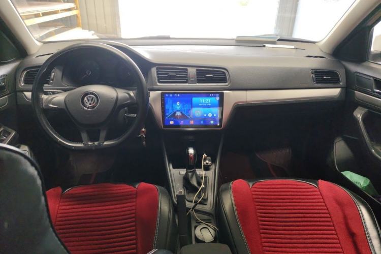 Used Volkswagen Lavida 2015 1.6L Automatic Fashion Edition Center Console