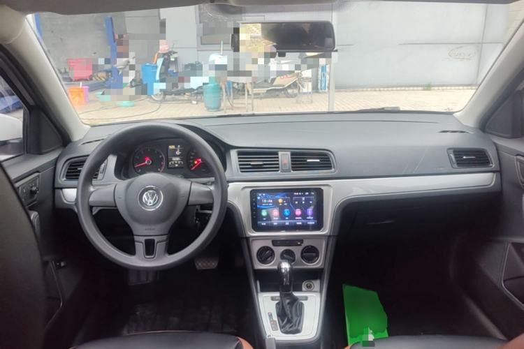 Used Volkswagen Lavida 2015 1.6L Automatic Fashion Edition Center Console