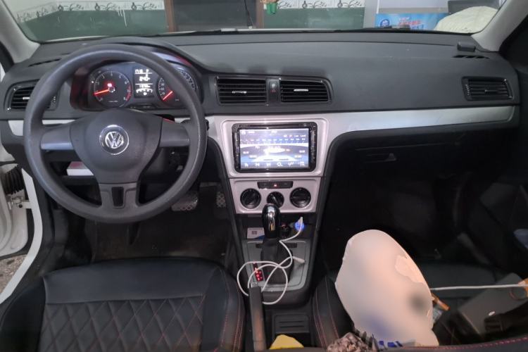 Used Volkswagen Lavida 2015 1.6L Automatic Fashion Edition Center Console