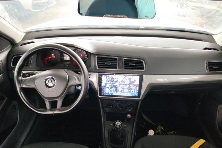Used Volkswagen Lavida 2015 1.6L Manual Fashion Edition Center Console