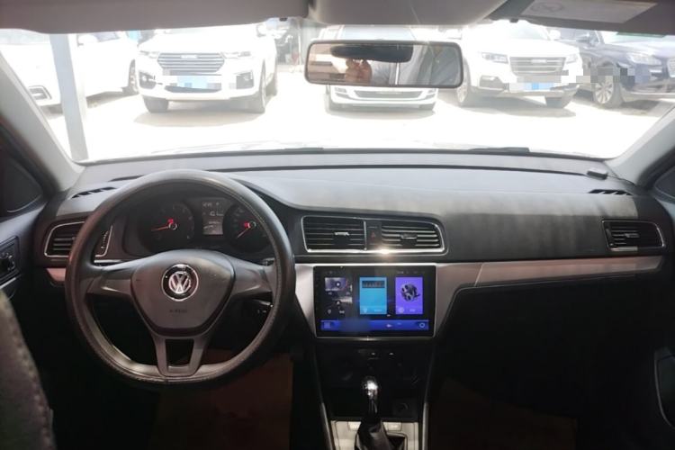 Used Volkswagen Lavida 2015 1.6L Automatic Fashion Edition Center Console