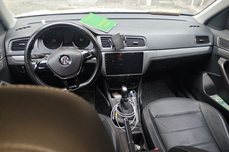 Used Volkswagen Lavida 2015 1.6L Automatic Comfort Edition Center Console