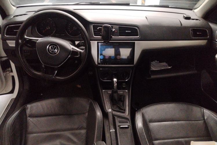 Used Volkswagen Lavida 2015 1.6L Automatic Comfort Edition Center Console