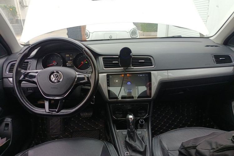 Used Volkswagen Lavida 2015 1.6L Automatic Comfort Edition Center Console