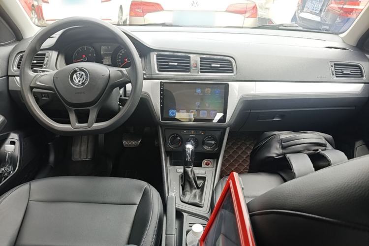 Used Volkswagen Lavida 2015 1.6L Automatic Fashion Edition Center Console