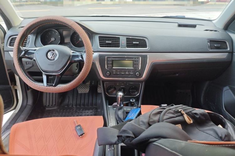 Used Volkswagen Lavida 2015 1.6L Automatic Comfort Edition Center Console