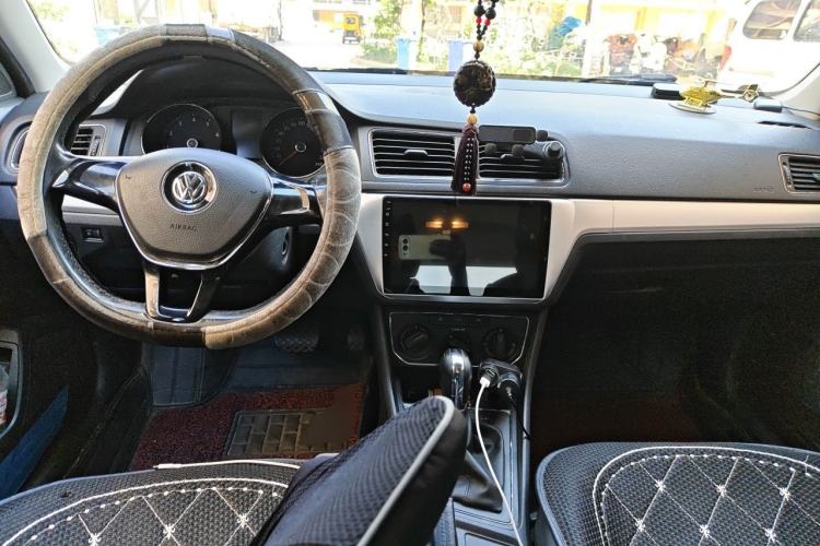 Used Volkswagen Lavida 2015 1.6L Automatic Comfort Edition Center Console