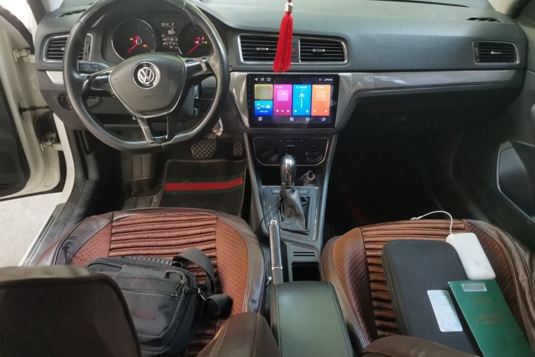 Used Volkswagen Lavida 2015 1.6L Automatic Comfort Edition Center Console