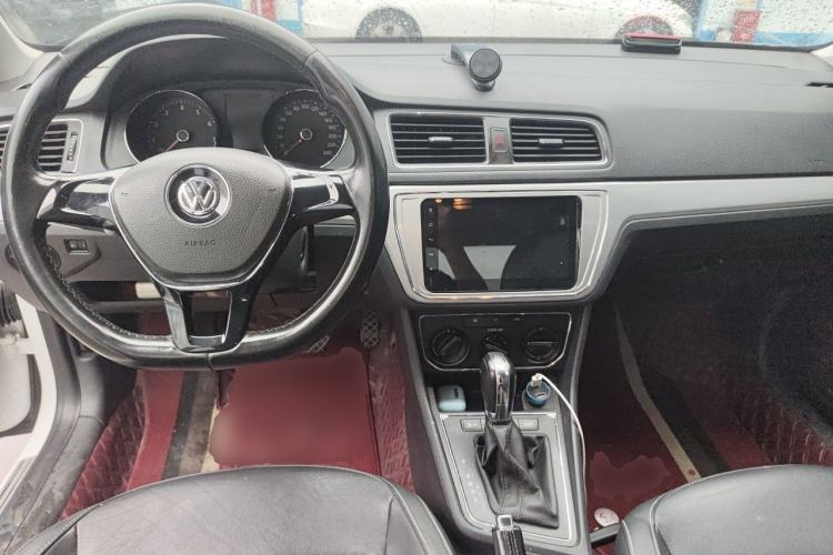 Used Volkswagen Lavida 2015 1.6L Automatic Comfort Edition Center Console