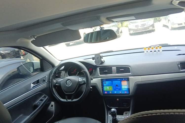 Used Volkswagen Lavida 2015 1.6L Manual Comfort Edition Center Console