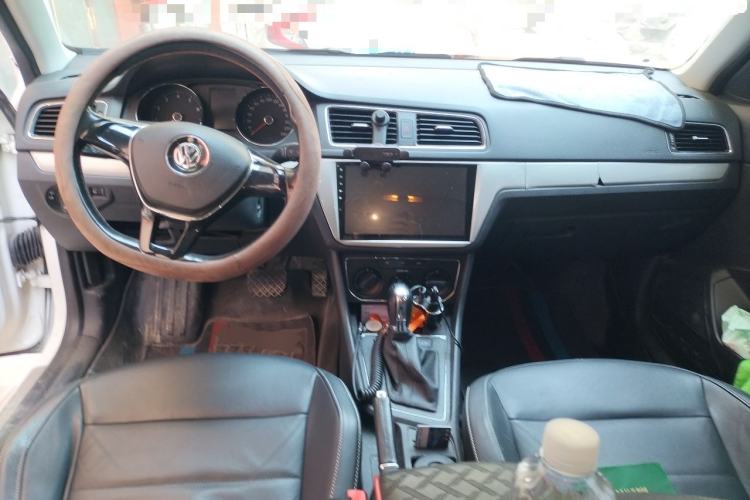 Used Volkswagen Lavida 2015 1.6L Automatic Comfort Edition Center Console