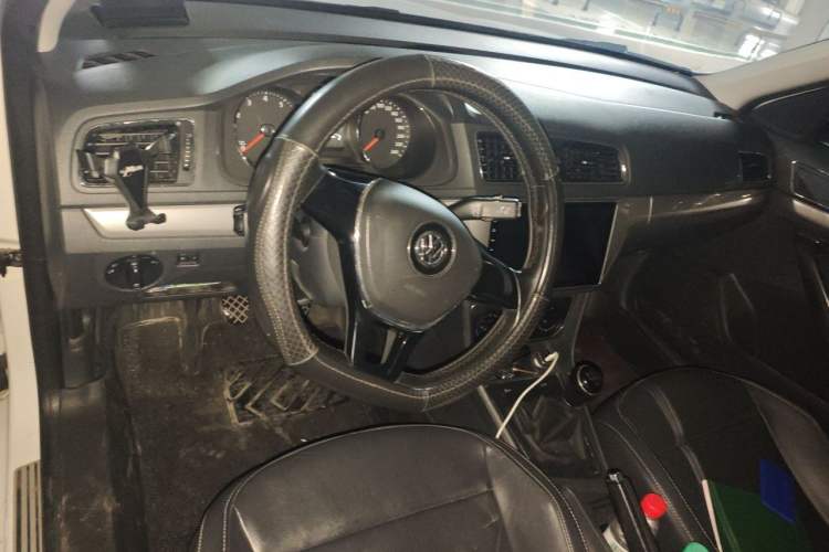 Used Volkswagen Lavida 2015 1.6L Manual Comfort Edition Center Console