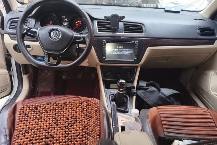 Used Volkswagen Lavida 2015 1.6L Manual Comfort Edition Center Console