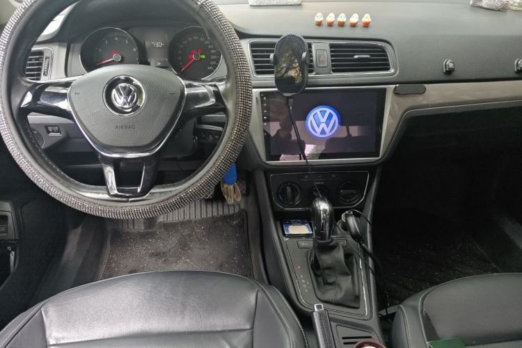 Used Volkswagen Lavida 2015 1.6L Automatic Comfort Edition Center Console