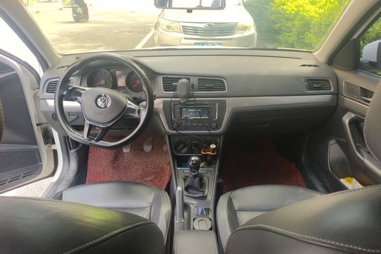 Used Volkswagen Lavida 2015 1.6L Manual Comfort Edition Center Console