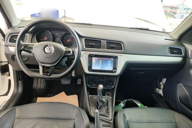 Used Volkswagen Lavida 2015 1.6L Automatic Comfort Edition Center Console