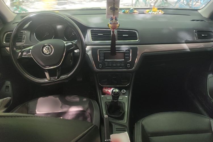 Used Volkswagen Lavida 2015 1.6L Manual Comfort Edition Center Console
