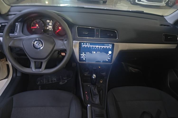 Used Volkswagen Lavida 2015 1.6L Automatic Fashion Edition Center Console