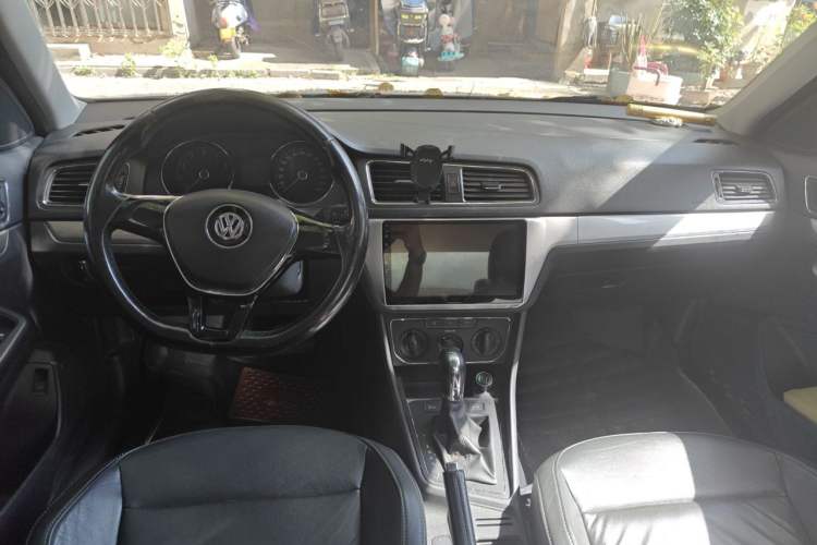 Used Volkswagen Lavida 2015 1.6L Automatic Comfort Edition Center Console