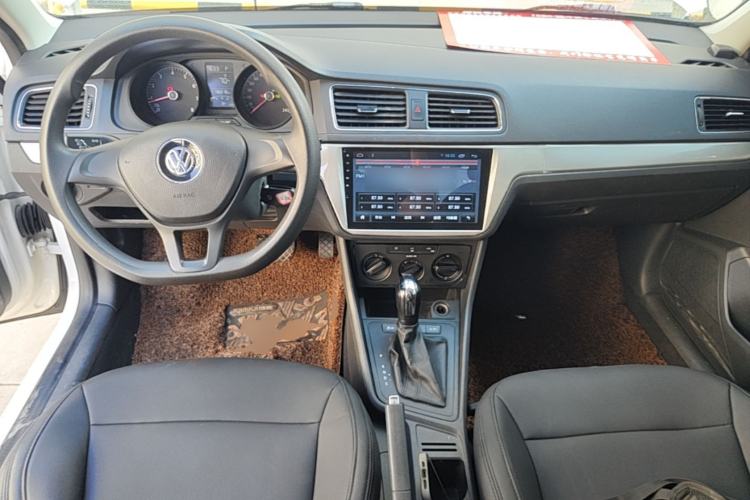 Used Volkswagen Lavida 2015 1.6L Automatic Fashion Edition Center Console