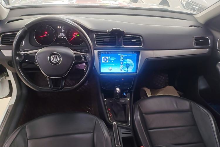 Used Volkswagen Lavida 2015 1.6L Automatic Comfort Edition Center Console