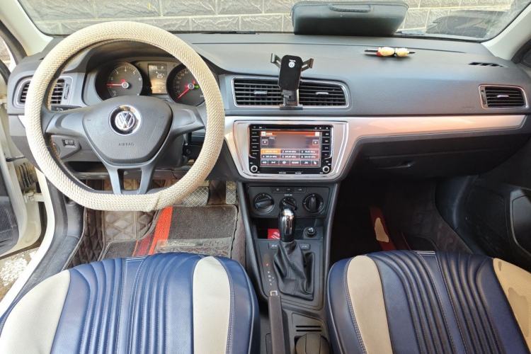 Used Volkswagen Lavida 2015 1.6L Automatic Fashion Edition Center Console
