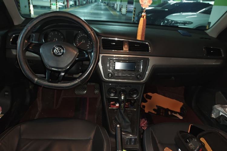 Used Volkswagen Lavida 2015 1.6L Automatic Comfort Edition Center Console
