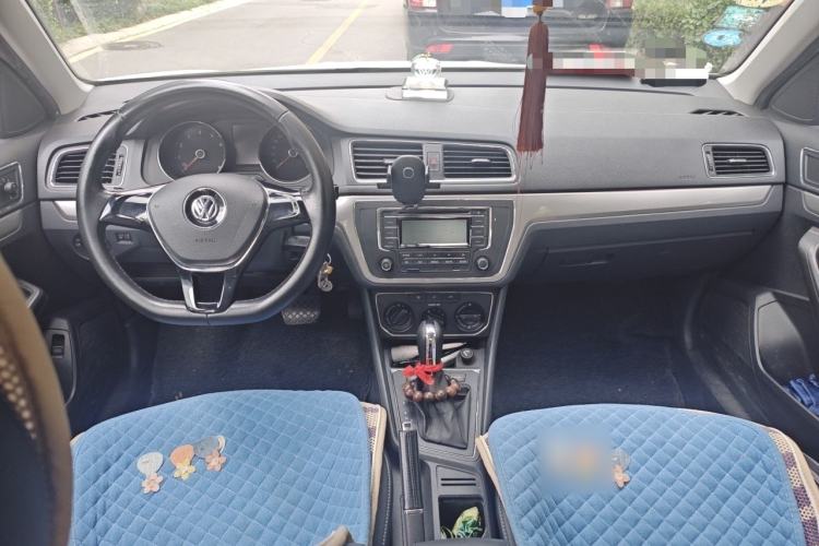 Used Volkswagen Lavida 2015 1.6L Automatic Comfort Edition Center Console