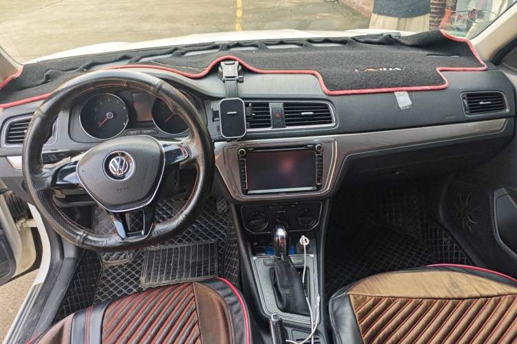 Used Volkswagen Lavida 2015 1.6L Automatic Comfort Edition Center Console