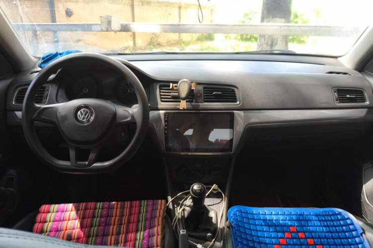 Used Volkswagen Lavida 2015 1.6L Manual Fashion Edition Center Console