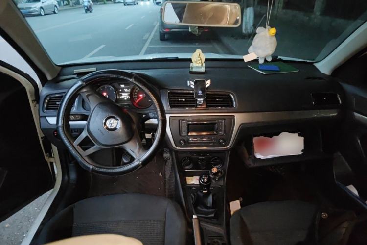 Used Volkswagen Lavida 2015 1.6L Manual Fashion Edition Center Console