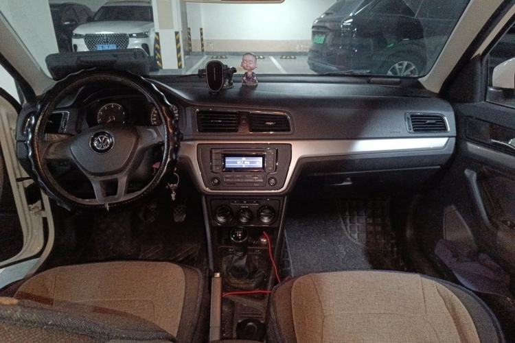 Used Volkswagen Lavida 2015 1.6L Manual Fashion Edition Center Console