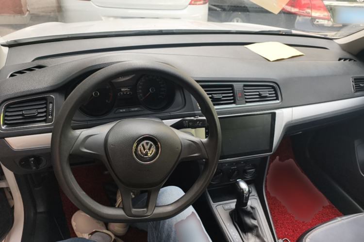 Used Volkswagen Lavida 2015 1.6L Automatic Fashion Edition Center Console