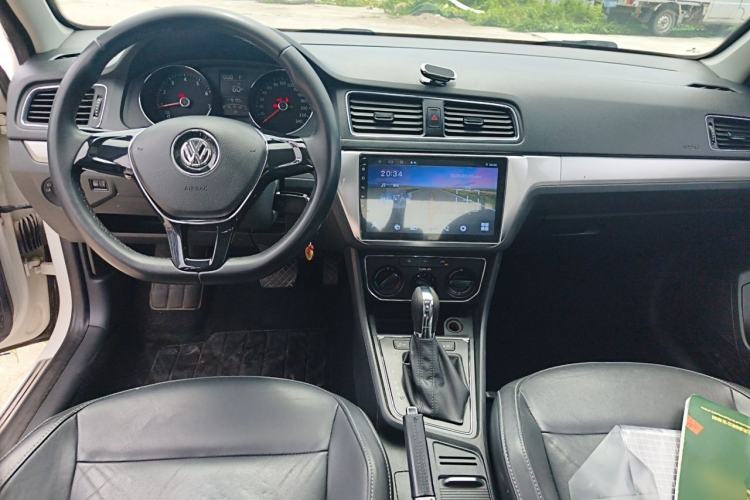 Used Volkswagen Lavida 2015 1.6L Automatic Comfort Edition Center Console