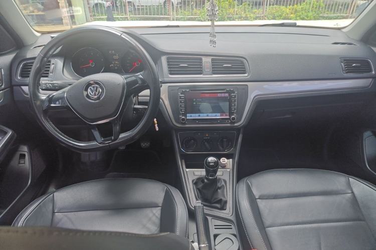 Used Volkswagen Lavida 2015 1.6L Manual Comfort Edition Center Console